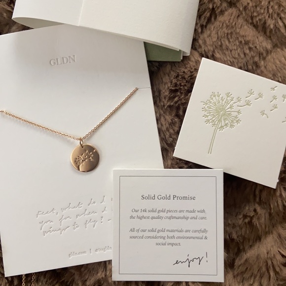 ✨ Gorgeous 14k Gold Dandelion Necklace ✨ - Picture 4 of 7